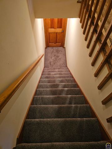 6636 SW Gisbourne CT, Topeka, KS 66614