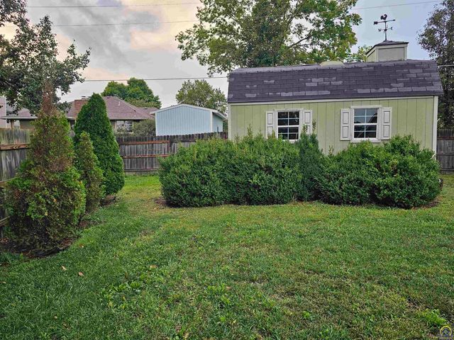 6636 SW Gisbourne CT, Topeka, KS 66614