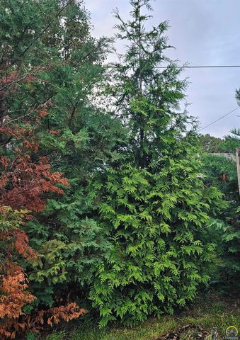 6636 SW Gisbourne CT, Topeka, KS 66614