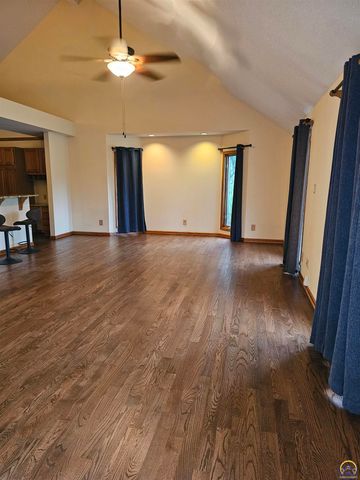 6636 SW Gisbourne CT, Topeka, KS 66614