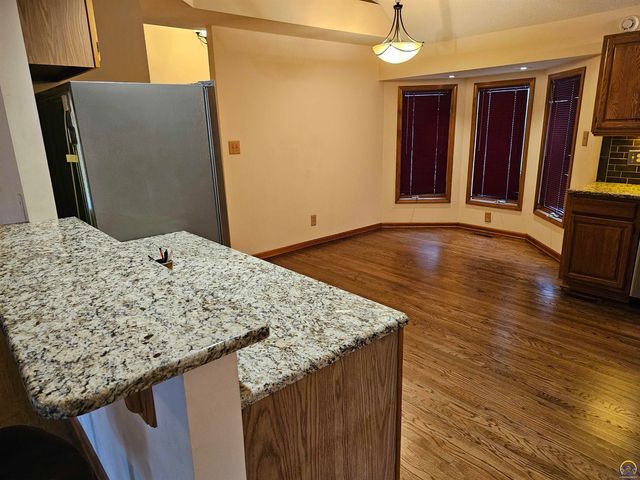 6636 SW Gisbourne CT, Topeka, KS 66614