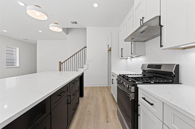 953 Highland Light Lane, Houston, TX 77091