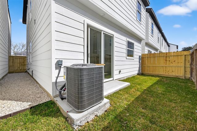 953 Highland Light Lane, Houston, TX 77091