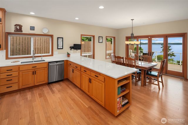 16532 87th Avenue SW, Vashon, WA 98070