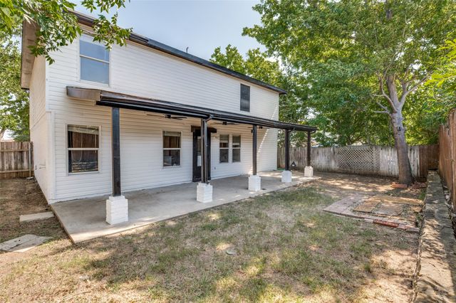 1122 Mazourka Drive, Arlington, TX 76001