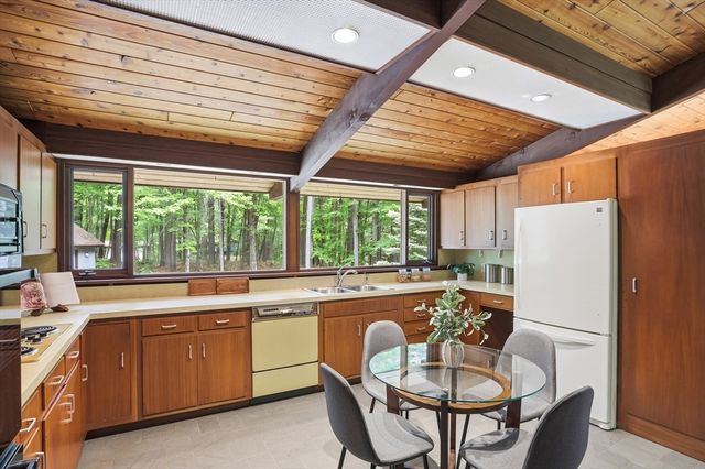 39 Long Ridge Road, Carlisle, MA 01741