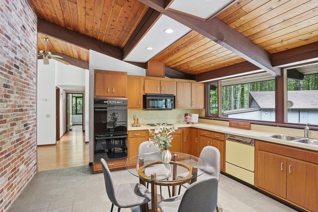 39 Long Ridge Road, Carlisle, MA 01741