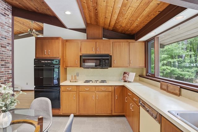 39 Long Ridge Road, Carlisle, MA 01741