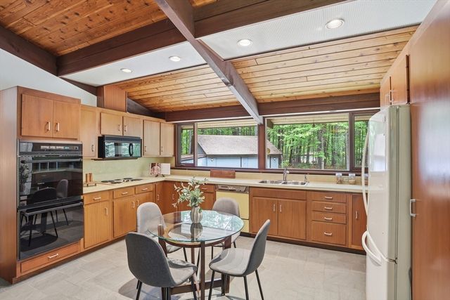 39 Long Ridge Road, Carlisle, MA 01741
