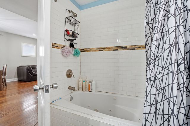 2923 N New England Avenue, Chicago, IL 60634