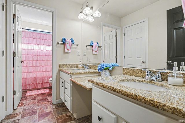 54732 Sacramento Meadows Drive, Osceola, IN 46561