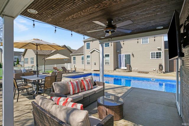 54732 Sacramento Meadows Drive, Osceola, IN 46561