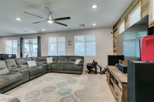 4323 Creekside Cavern Avenue, North Las Vegas, NV 89084