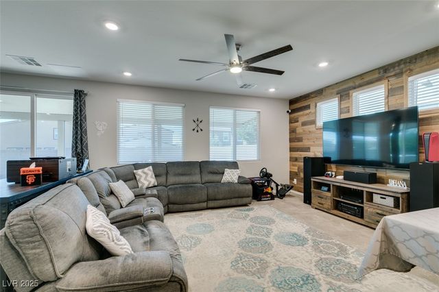 4323 Creekside Cavern Avenue, North Las Vegas, NV 89084