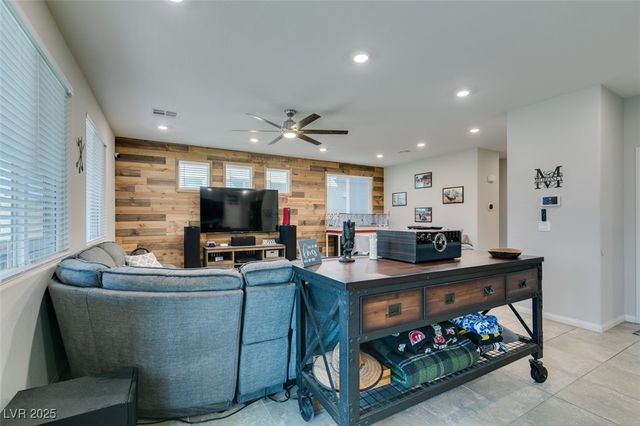 4323 Creekside Cavern Avenue, North Las Vegas, NV 89084