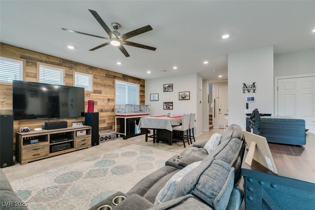 4323 Creekside Cavern Avenue, North Las Vegas, NV 89084