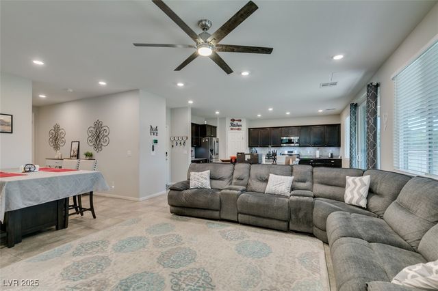 4323 Creekside Cavern Avenue, North Las Vegas, NV 89084