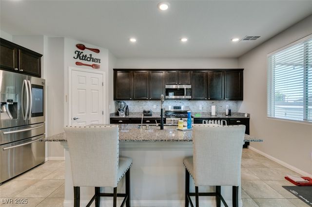 4323 Creekside Cavern Avenue, North Las Vegas, NV 89084