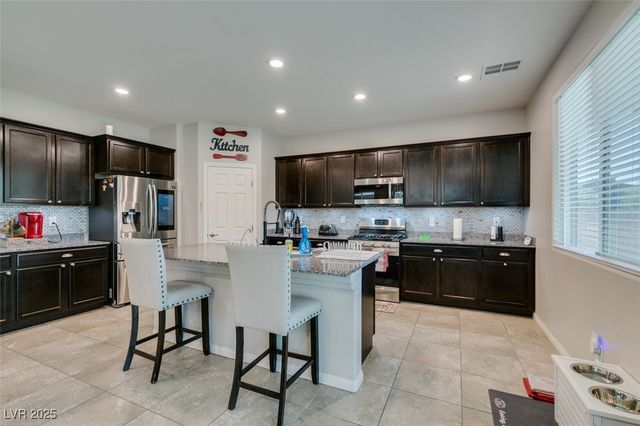 4323 Creekside Cavern Avenue, North Las Vegas, NV 89084