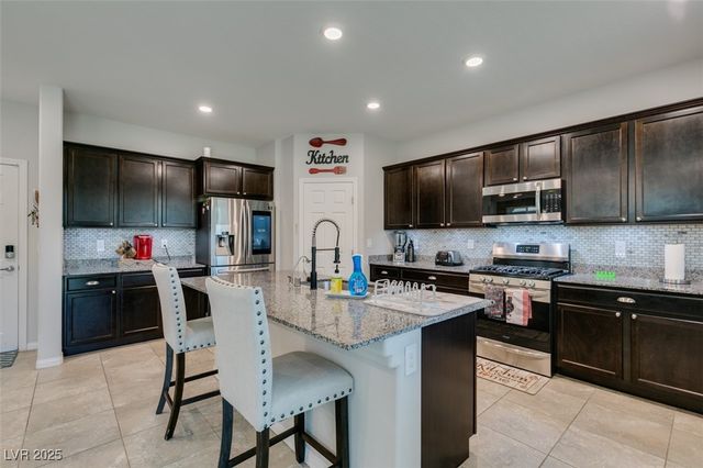 4323 Creekside Cavern Avenue, North Las Vegas, NV 89084