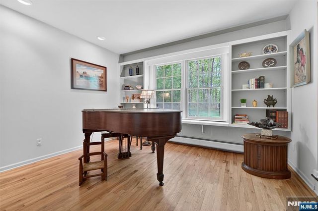 17 Appert Terrace, Mahwah, NJ 07430