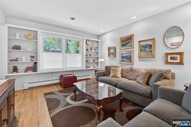 17 Appert Terrace, Mahwah, NJ 07430