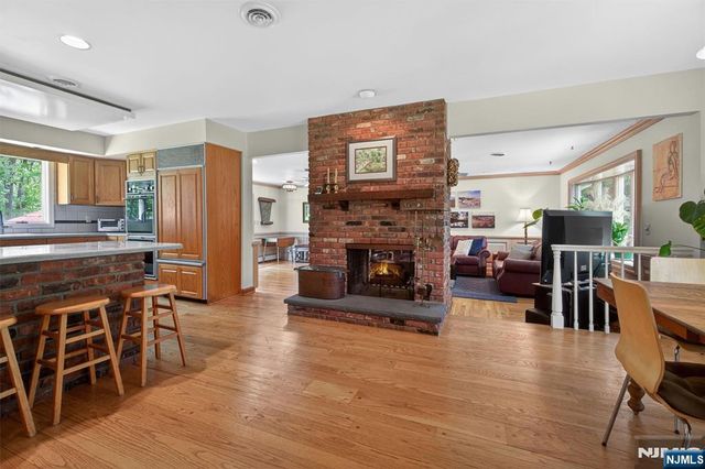 17 Appert Terrace, Mahwah, NJ 07430