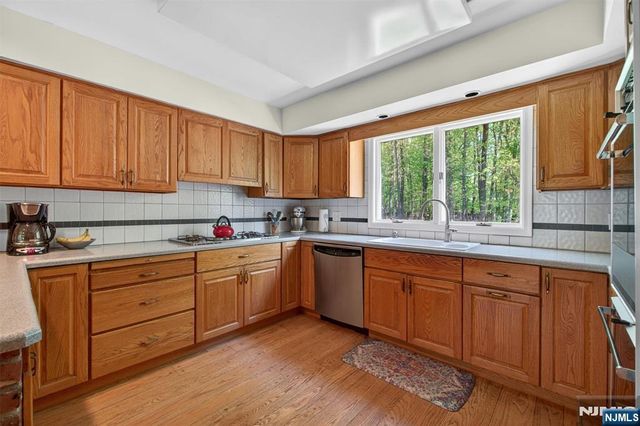 17 Appert Terrace, Mahwah, NJ 07430
