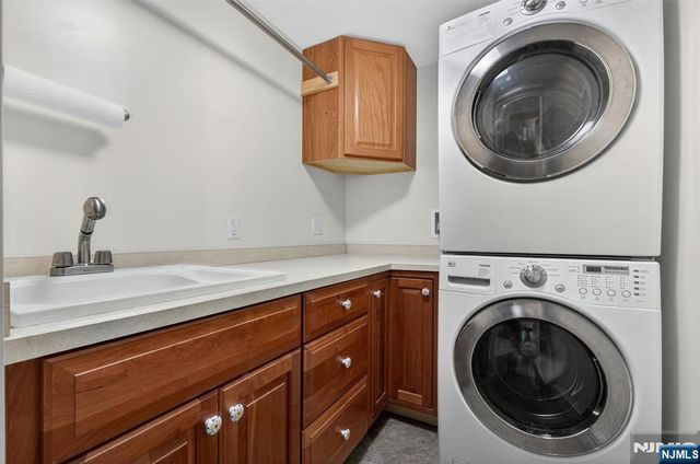 17 Appert Terrace, Mahwah, NJ 07430