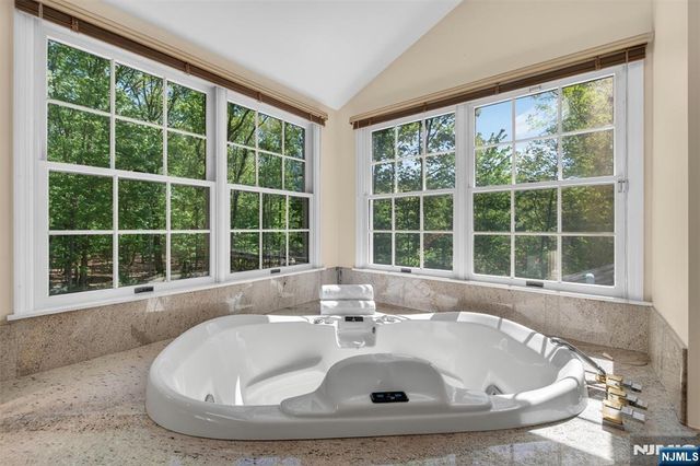 17 Appert Terrace, Mahwah, NJ 07430