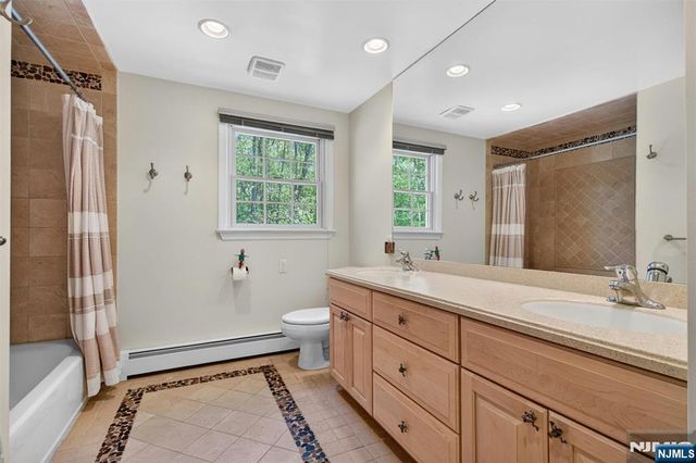 17 Appert Terrace, Mahwah, NJ 07430