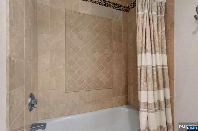 17 Appert Terrace, Mahwah, NJ 07430