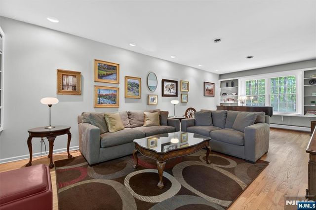 17 Appert Terrace, Mahwah, NJ 07430