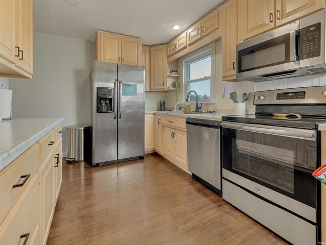 5514 State Road 8, Auburn, IN 46706