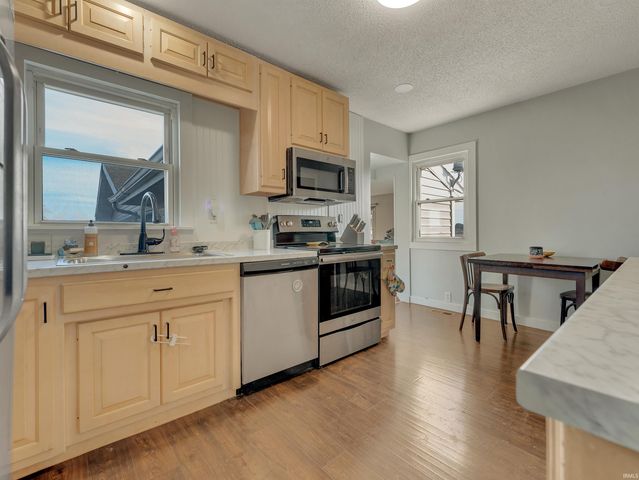 5514 State Road 8, Auburn, IN 46706