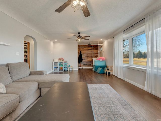 5514 State Road 8, Auburn, IN 46706