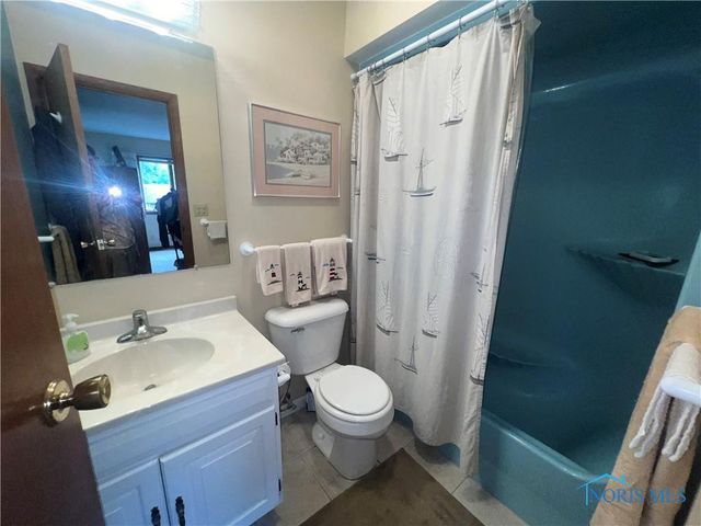 64 River Run Drive, J, Fremont, OH 43420