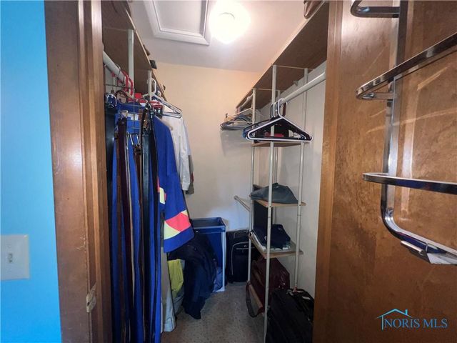 64 River Run Drive, J, Fremont, OH 43420