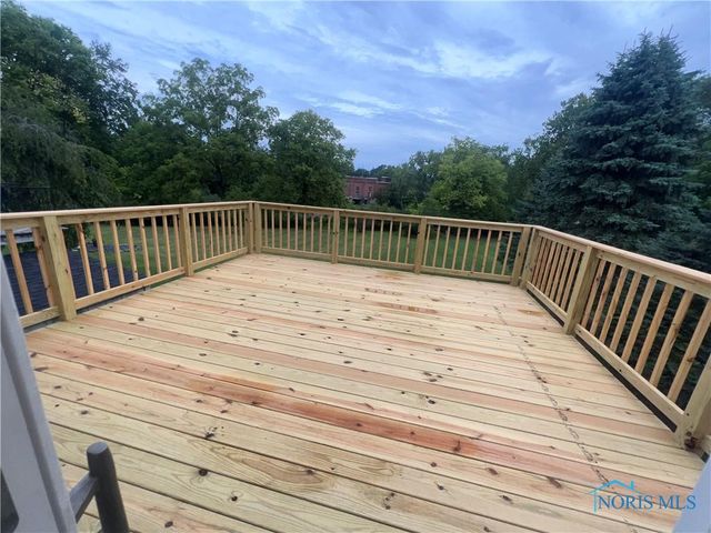 64 River Run Drive, J, Fremont, OH 43420