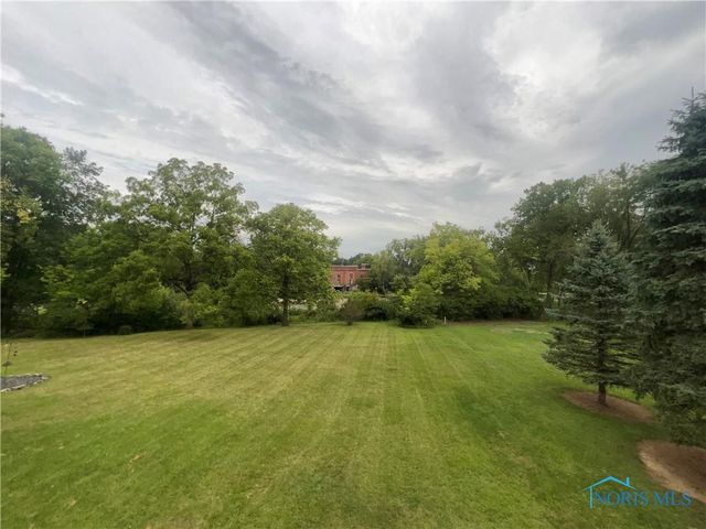 64 River Run Drive, J, Fremont, OH 43420
