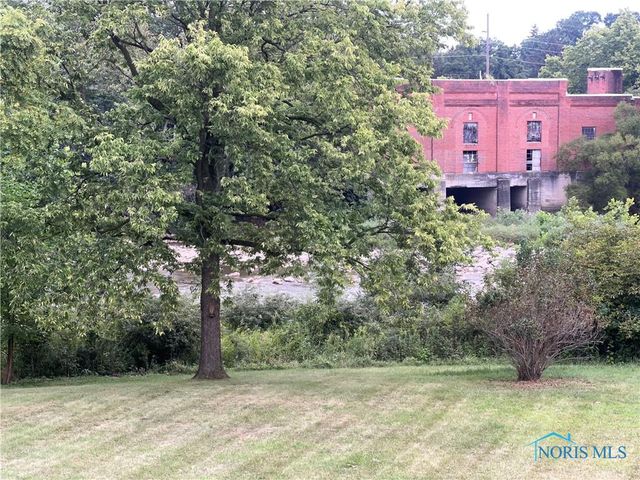 64 River Run Drive, J, Fremont, OH 43420