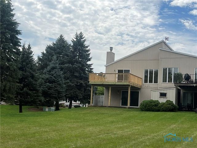 64 River Run Drive, J, Fremont, OH 43420