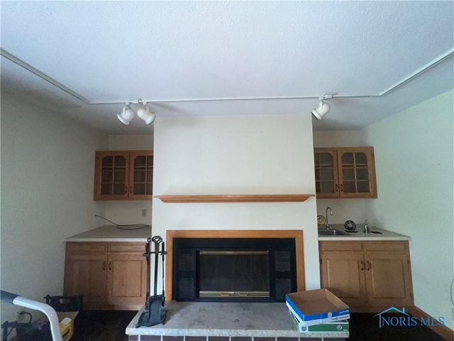 64 River Run Drive, J, Fremont, OH 43420