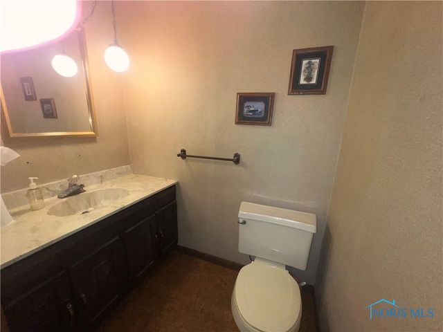 64 River Run Drive, J, Fremont, OH 43420