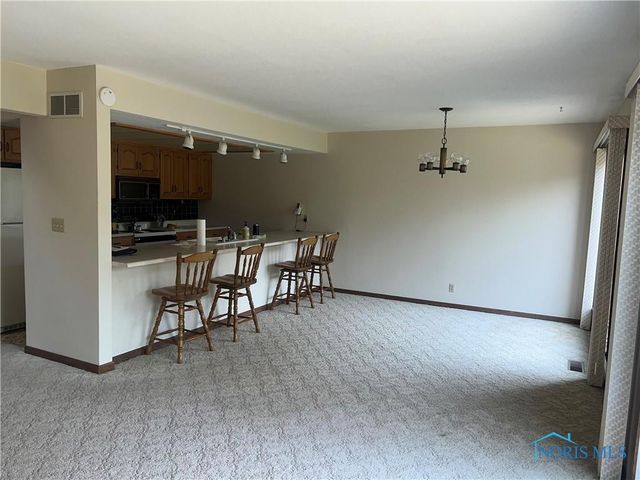 64 River Run Drive, J, Fremont, OH 43420