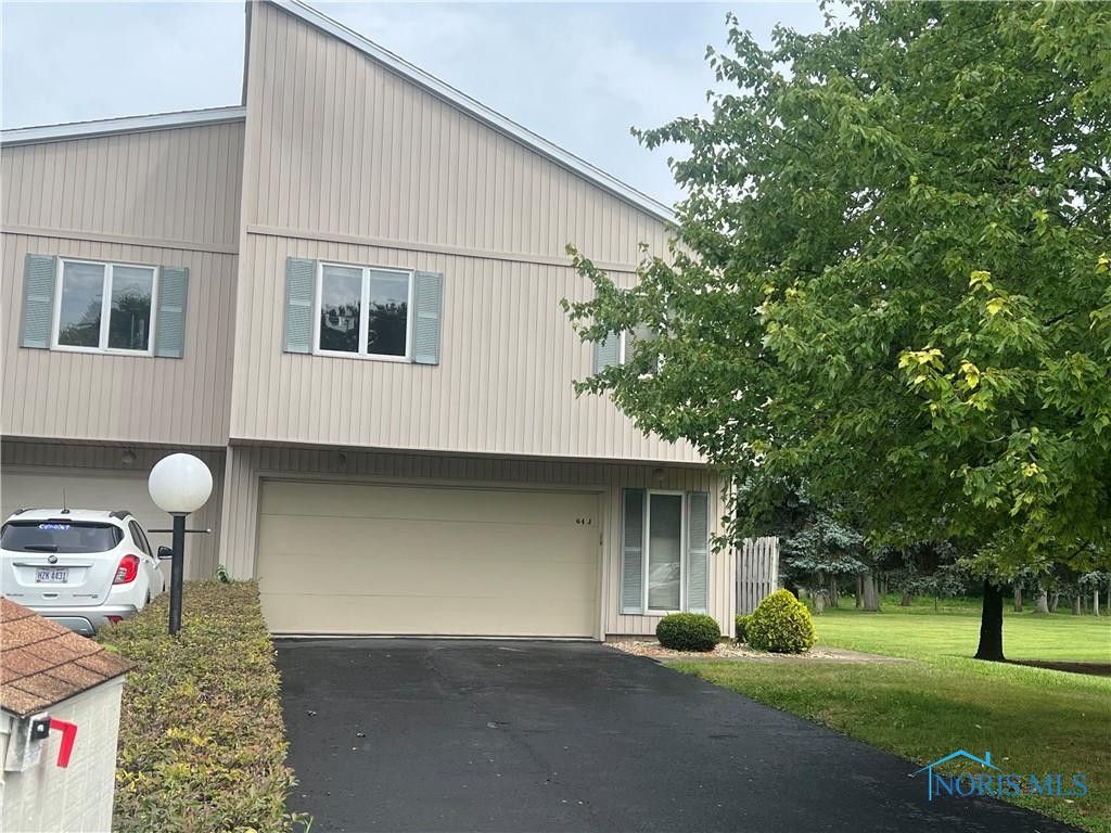 64 River Run Drive, J, Fremont, OH 43420