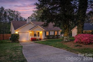 5812 Stone Bluff Court, Charlotte, NC 28214