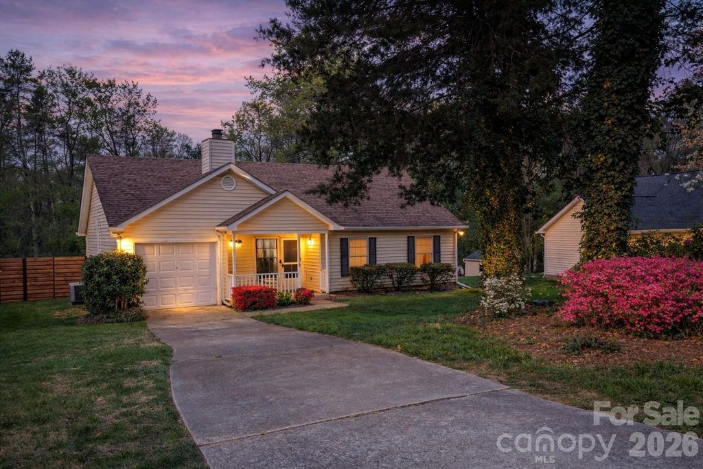 5812 Stone Bluff Court, Charlotte, NC 28214