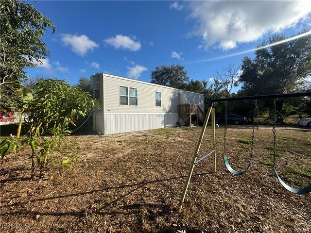 8199 Suncoast DR, North Fort Myers, FL 33917