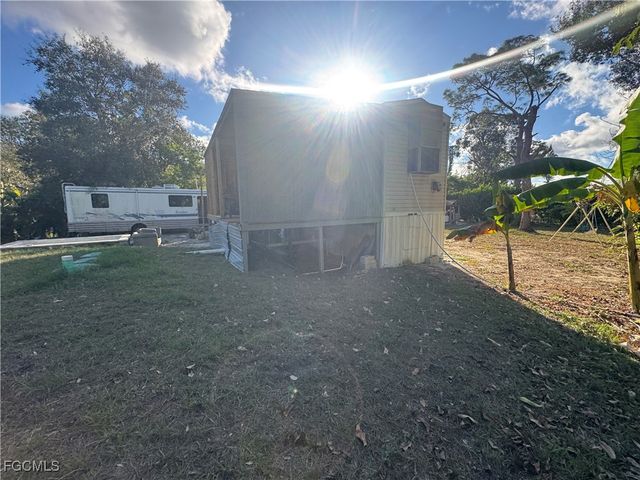 8199 Suncoast DR, North Fort Myers, FL 33917